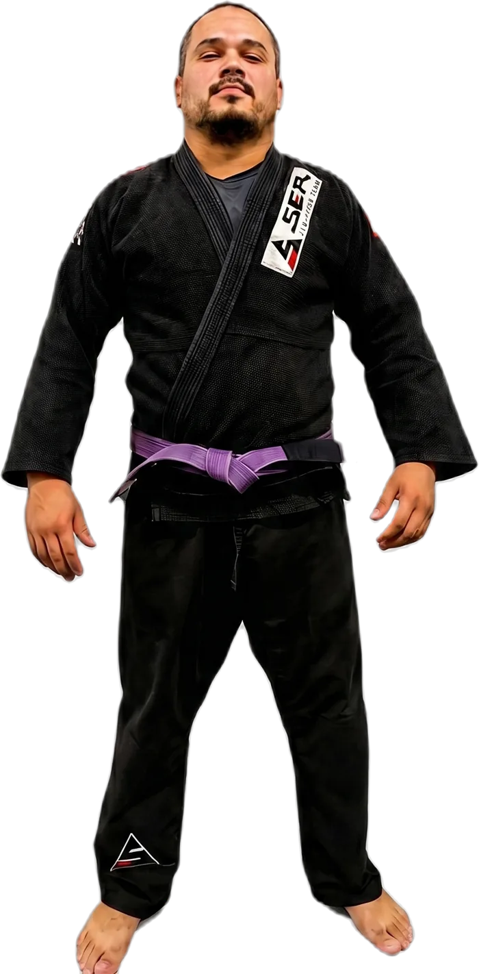 Instrutor Edgar, faixa roxa, com kimono preto