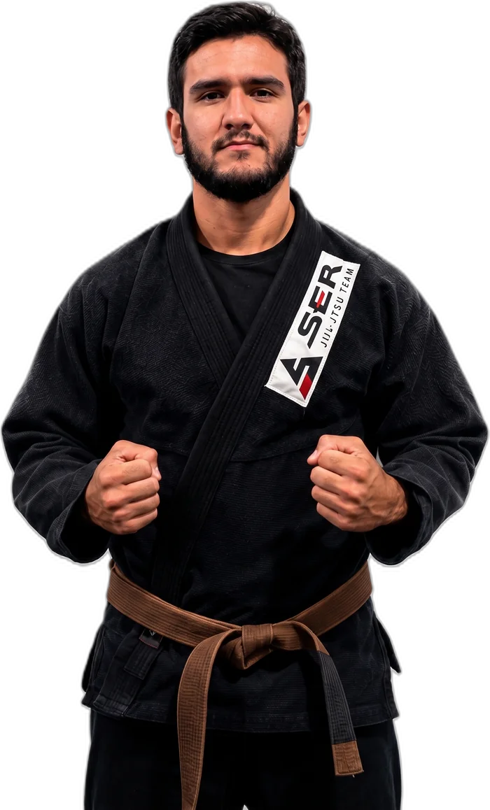 Instrutor Thiago Liorne, faixa marrom, com kimono preto